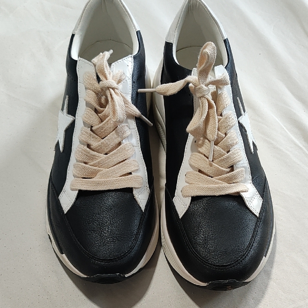 Stylish Black and White Women's Sneakers - Picture 2 of 14